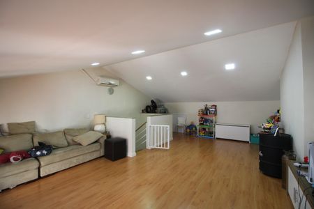 Casa de condomínio à venda com 146m², 4 quartos e 2 vagasSala 2