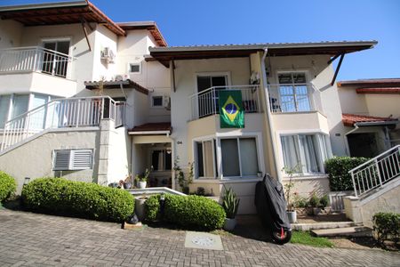 Casa de condomínio à venda com 146m², 4 quartos e 2 vagasFachada