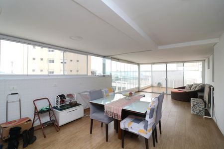 Apartamento à venda com 137m², 2 quartos e 2 vagasÁrea gourmet 