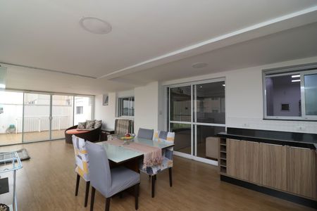 Apartamento à venda com 137m², 2 quartos e 2 vagasÁrea gourmet 