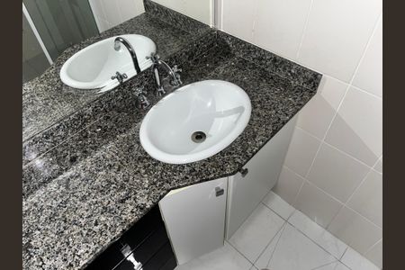 Apartamento à venda com 80m², 3 quartos e 2 vagasBanheiro Social