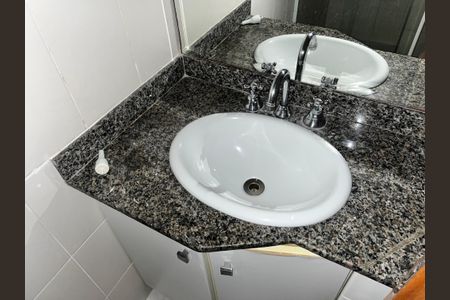 Apartamento à venda com 80m², 3 quartos e 2 vagasBanheiro da Suíte