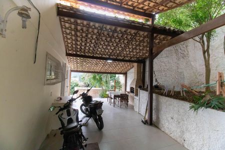 Casa de condomínio à venda com 160m², 3 quartos e 1 vaga Casa de condomínio à venda com 160m², 3 quartos e 1 vagaÁrea externa