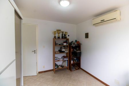 Casa de condomínio à venda com 160m², 3 quartos e 1 vaga Casa de condomínio à venda com 160m², 3 quartos e 1 vagaQuarto 1