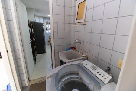 Casa de condomínio à venda com 160m², 3 quartos e 1 vaga Casa de condomínio à venda com 160m², 3 quartos e 1 vagaÁrea de Serviço