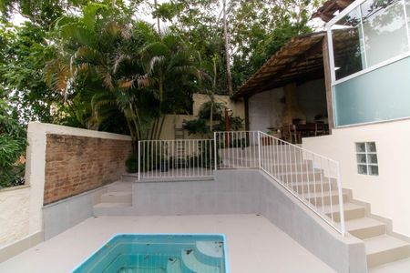 Casa de condomínio à venda com 160m², 3 quartos e 1 vaga Casa de condomínio à venda com 160m², 3 quartos e 1 vagaÁrea externa