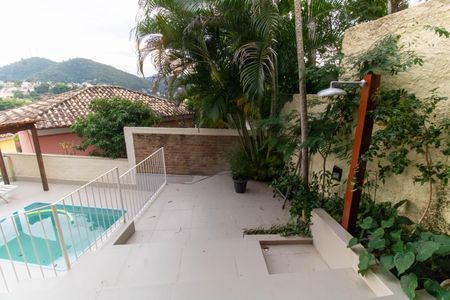 Casa de condomínio à venda com 160m², 3 quartos e 1 vaga Casa de condomínio à venda com 160m², 3 quartos e 1 vagaÁrea externa