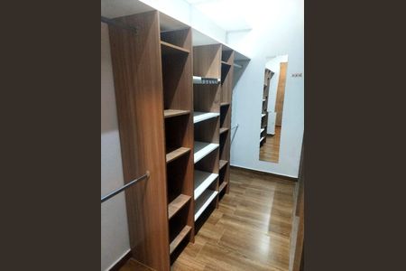 Casa à venda com 226m², 4 quartos e 6 vagas Casa à venda com 226m², 4 quartos e 6 vagasFoto 09