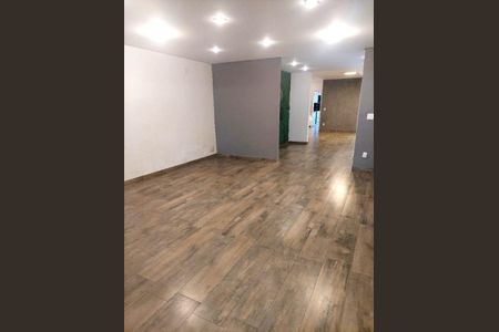 Casa à venda com 226m², 4 quartos e 6 vagas Casa à venda com 226m², 4 quartos e 6 vagasFoto 02