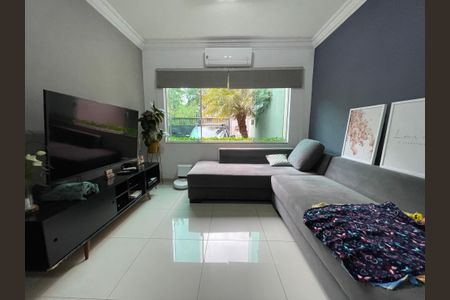 Casa à venda com 95m², 2 quartos e 2 vagas Casa à venda com 95m², 2 quartos e 2 vagasSala