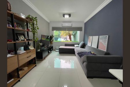 Casa à venda com 95m², 2 quartos e 2 vagas Casa à venda com 95m², 2 quartos e 2 vagasSala