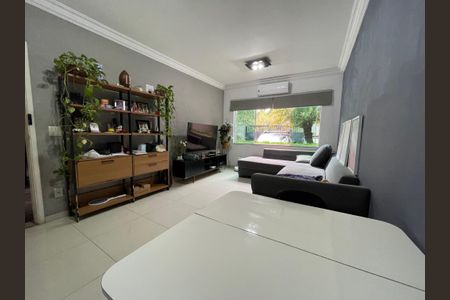 Casa à venda com 95m², 2 quartos e 2 vagas Casa à venda com 95m², 2 quartos e 2 vagasSala