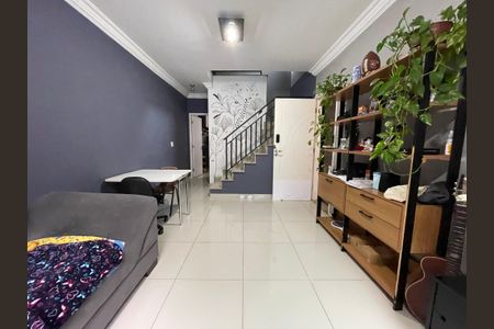 Casa à venda com 95m², 2 quartos e 2 vagas Casa à venda com 95m², 2 quartos e 2 vagasSala
