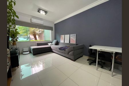 Casa à venda com 95m², 2 quartos e 2 vagas Casa à venda com 95m², 2 quartos e 2 vagasSala