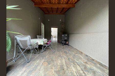 Casa à venda com 95m², 2 quartos e 2 vagas Casa à venda com 95m², 2 quartos e 2 vagasEntrada