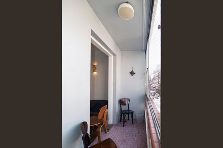 Apartamento à venda com 76m², 2 quartos e sem vagaVaranda