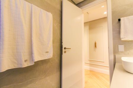 Apartamento à venda com 105m², 2 quartos e 1 vaga Apartamento à venda com 105m², 2 quartos e 1 vagaBanheiro da Suíte 2