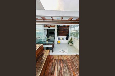Apartamento à venda com 155m², 3 quartos e 2 vagas Apartamento à venda com 155m², 3 quartos e 2 vagasVaranda