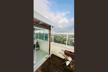 Apartamento à venda com 155m², 3 quartos e 2 vagas Apartamento à venda com 155m², 3 quartos e 2 vagasVaranda