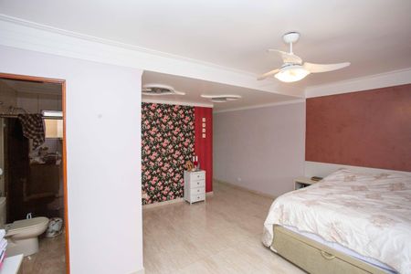 Casa à venda com 215m², 3 quartos e 2 vagasSuíte 2