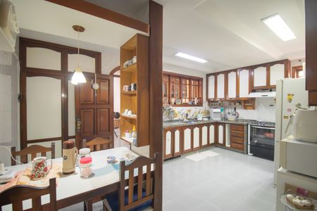 Casa para alugar com 511m², 4 quartos e 10 vagasCozinha