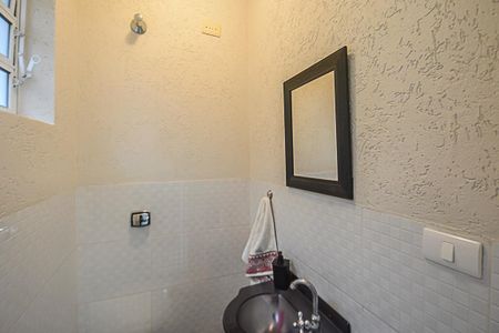 Casa à venda com 193m², 3 quartos e 2 vagas Casa à venda com 193m², 3 quartos e 2 vagasBanheiro de serviço