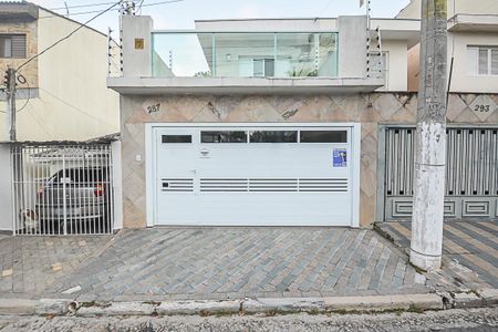 Casa à venda com 193m², 3 quartos e 2 vagas Casa à venda com 193m², 3 quartos e 2 vagasFachada