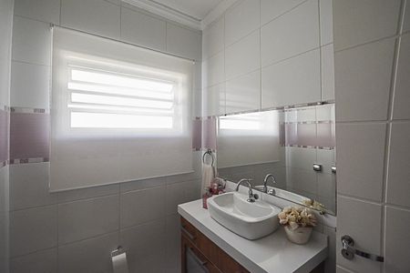 Casa à venda com 193m², 3 quartos e 2 vagas Casa à venda com 193m², 3 quartos e 2 vagasBanheiro