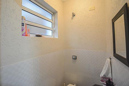 Casa à venda com 193m², 3 quartos e 2 vagas Casa à venda com 193m², 3 quartos e 2 vagasBanheiro de serviço