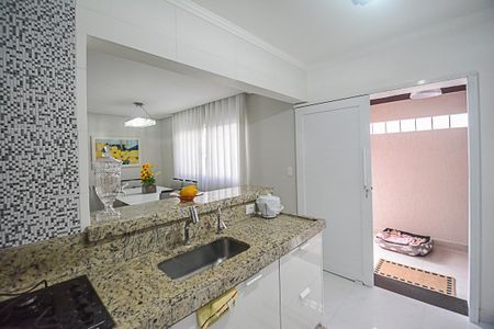 Casa à venda com 193m², 3 quartos e 2 vagas Casa à venda com 193m², 3 quartos e 2 vagasCozinha