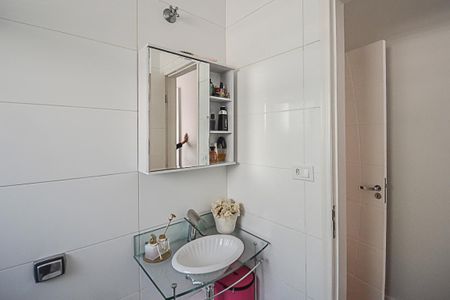 Casa à venda com 193m², 3 quartos e 2 vagas Casa à venda com 193m², 3 quartos e 2 vagasBanheiro da Suíte