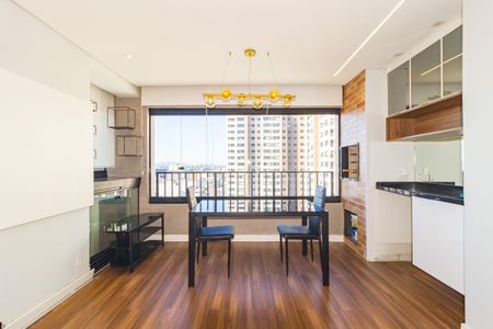 Apartamento à venda com 70m², 2 quartos e 1 vaga Apartamento à venda com 70m², 2 quartos e 1 vagaVaranda