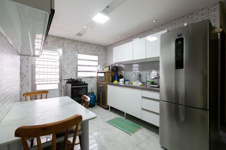 Casa à venda com 134m², 2 quartos e 2 vagas Casa à venda com 134m², 2 quartos e 2 vagasCozinha