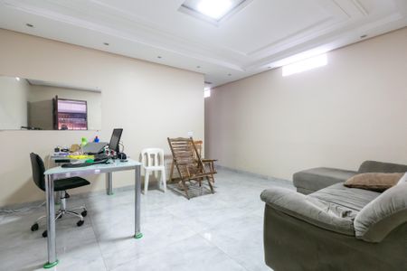 Casa à venda com 134m², 2 quartos e 2 vagas Casa à venda com 134m², 2 quartos e 2 vagasSala