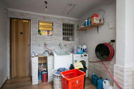 Casa à venda com 134m², 2 quartos e 2 vagas Casa à venda com 134m², 2 quartos e 2 vagasÁrea de Serviço