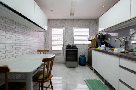 Casa à venda com 134m², 2 quartos e 2 vagas Casa à venda com 134m², 2 quartos e 2 vagasCozinha