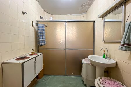 Apartamento à venda com 180m², 4 quartos e 2 vagas Apartamento à venda com 180m², 4 quartos e 2 vagasBanheiro Corredor