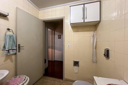 Apartamento à venda com 180m², 4 quartos e 2 vagas Apartamento à venda com 180m², 4 quartos e 2 vagasBanheiro Corredor