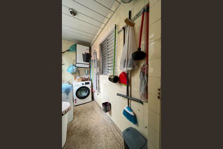 Apartamento à venda com 180m², 4 quartos e 2 vagas Apartamento à venda com 180m², 4 quartos e 2 vagasÁrea de Serviço