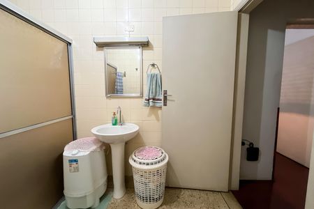 Apartamento à venda com 180m², 4 quartos e 2 vagas Apartamento à venda com 180m², 4 quartos e 2 vagasBanheiro Corredor