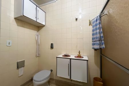 Apartamento à venda com 180m², 4 quartos e 2 vagas Apartamento à venda com 180m², 4 quartos e 2 vagasBanheiro Corredor