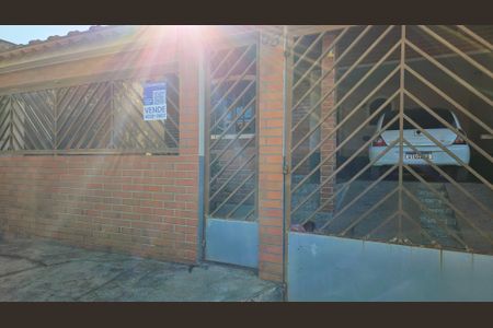 Casa à venda com 450m², 4 quartos e sem vaga Casa à venda com 450m², 4 quartos e sem vagaFachada