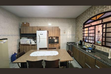 Casa à venda com 450m², 4 quartos e sem vaga Casa à venda com 450m², 4 quartos e sem vagaCozinha