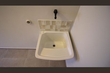 Casa de condomínio para alugar com 45m², 1 quarto e sem vaga Casa de condomínio para alugar com 45m², 1 quarto e sem vagaÁrea de Serviço