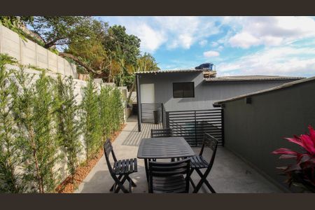 Área Externa de casa de condomínio para alugar com 1 quarto, 45m² em Vila Bela, São Paulo