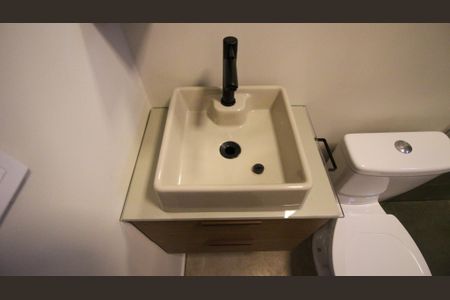 Banheiro de casa de condomínio para alugar com 1 quarto, 45m² em Vila Bela, São Paulo