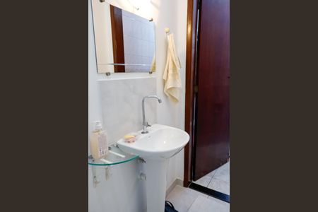 Casa à venda com 222m², 3 quartos e 2 vagas Casa à venda com 222m², 3 quartos e 2 vagasBanheiro 2