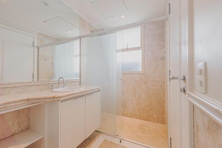 Apartamento à venda com 110m², 4 quartos e 5 vagasBanheiro da Suíte 2