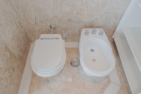 Apartamento à venda com 110m², 4 quartos e 5 vagasBanheiro da Suíte 2