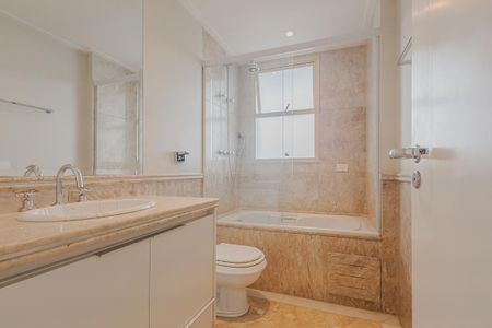 Apartamento à venda com 110m², 4 quartos e 5 vagasBanheiro da Suíte 1